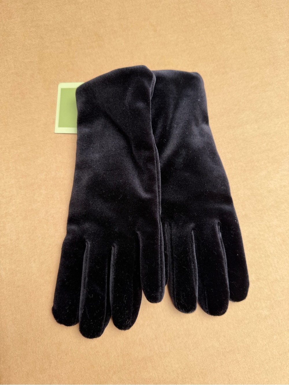 Fownes Women’s Black Velvet Gloves One Size New with Tags